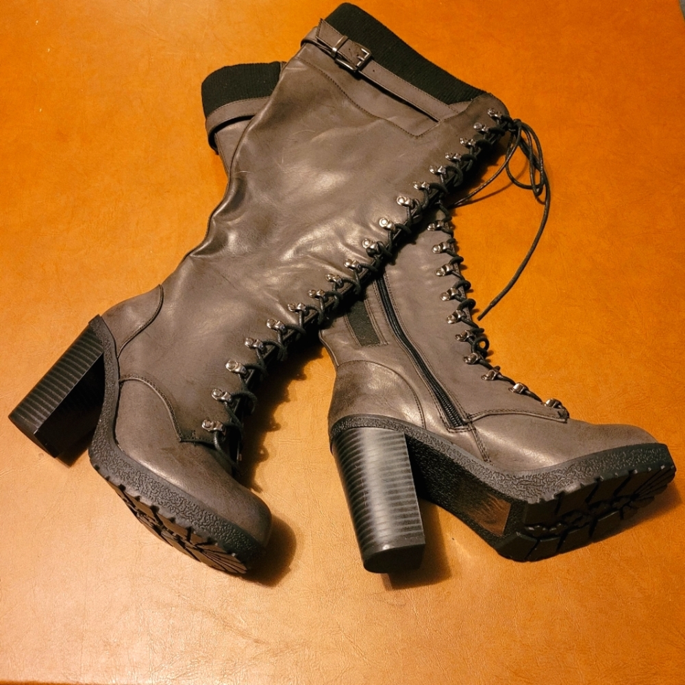 Knee High lave up boots from Torrid